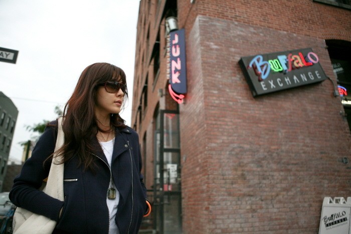 [28.08] Kim Ha Neul - Clio + Les photos de son voyage à NY Viewimage